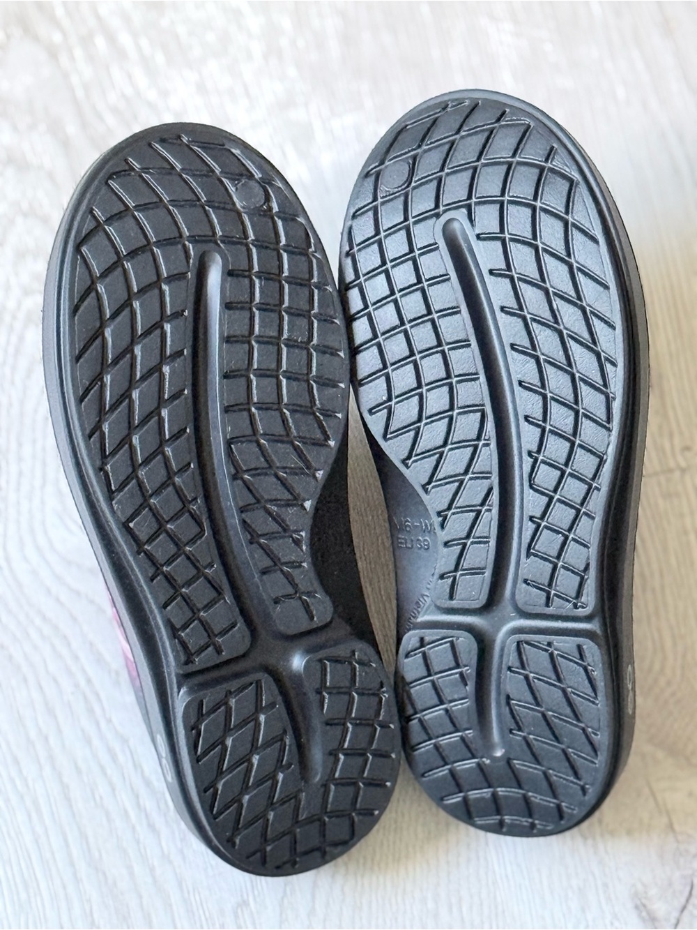 OOFOS OOcloog Limited Edition Floral Breeze Recovery Clogs Womens 8 Black Pink - Picture 6 of 7